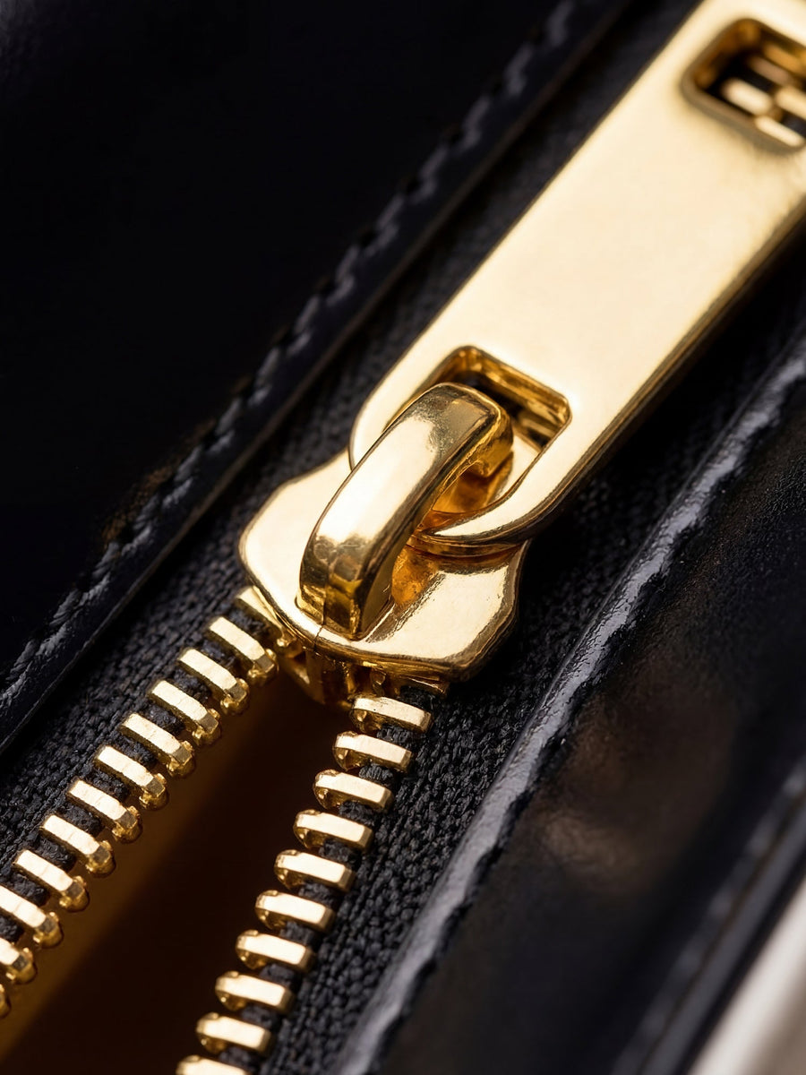"Locella" Leather Handbag - DD DEAL